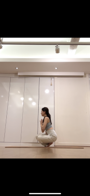 발가락 서기자세(Padangusthasana, Toe standing)