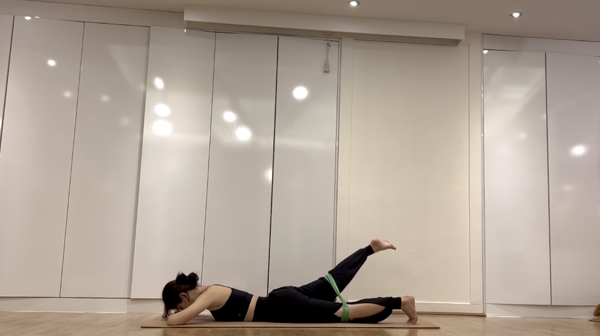 밴드를 이용한 둔부 강화운동