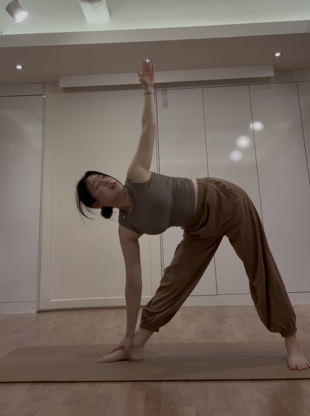 한 발로 균형잡기, 발란스를 키워주고 하체를 단단하게 ''아르다찬드라아사나''