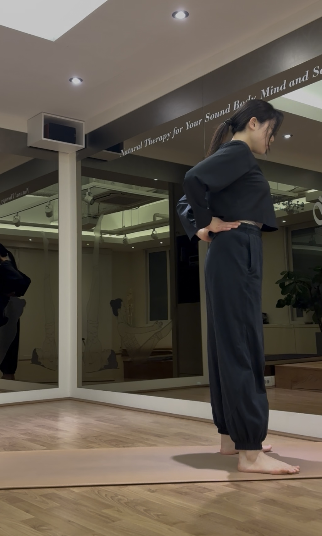 흉추의 후굴과 하체의 단단한 힘을 바탕으로 ''드롭백컴업''