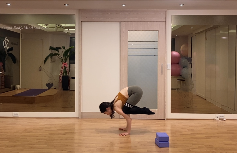 BAKASANA (까마귀 자세)를 하는 하는 방법